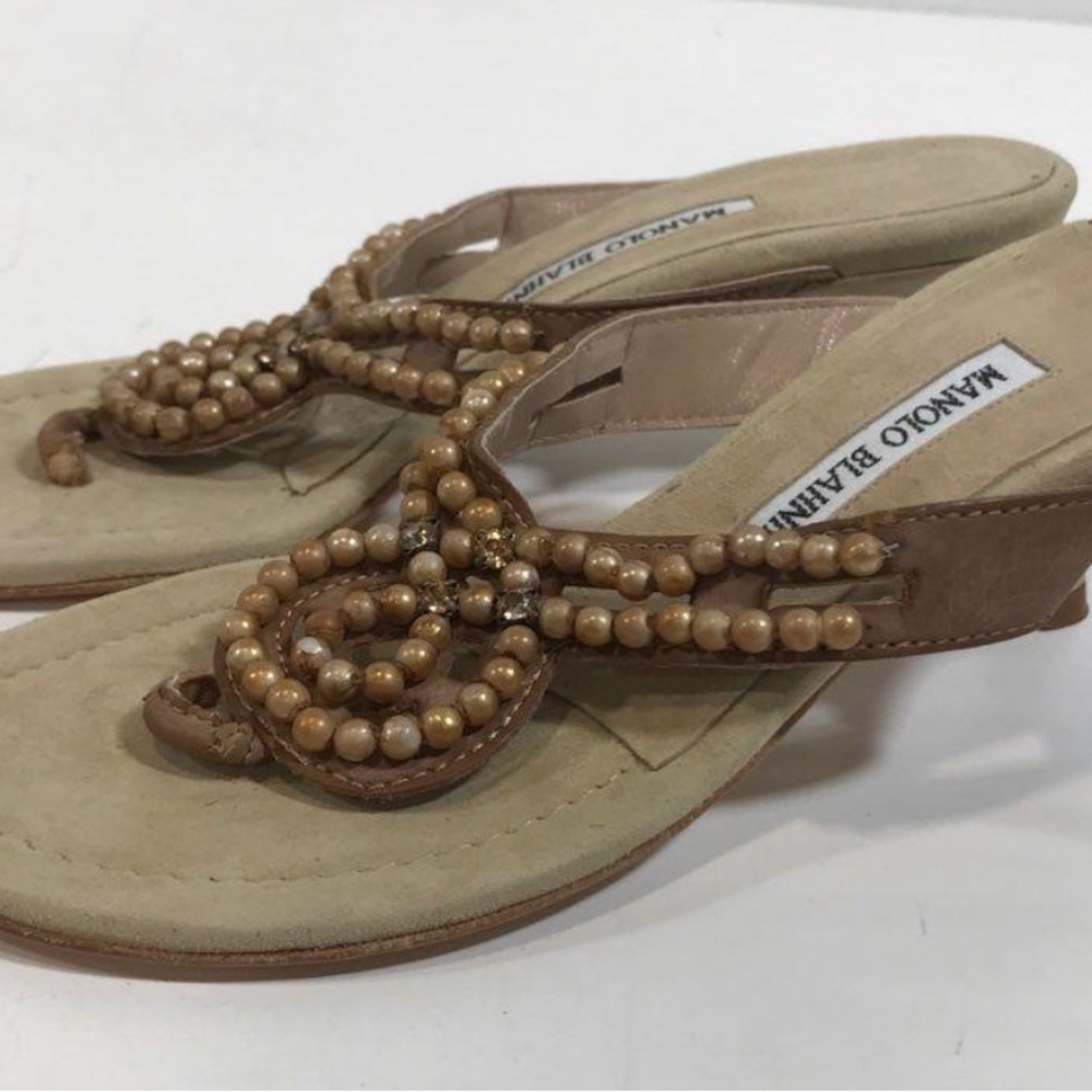 NEW!! Women’s Manolo Blahnik Beige Beaded Kitten Sandals Heels Size 37.5
